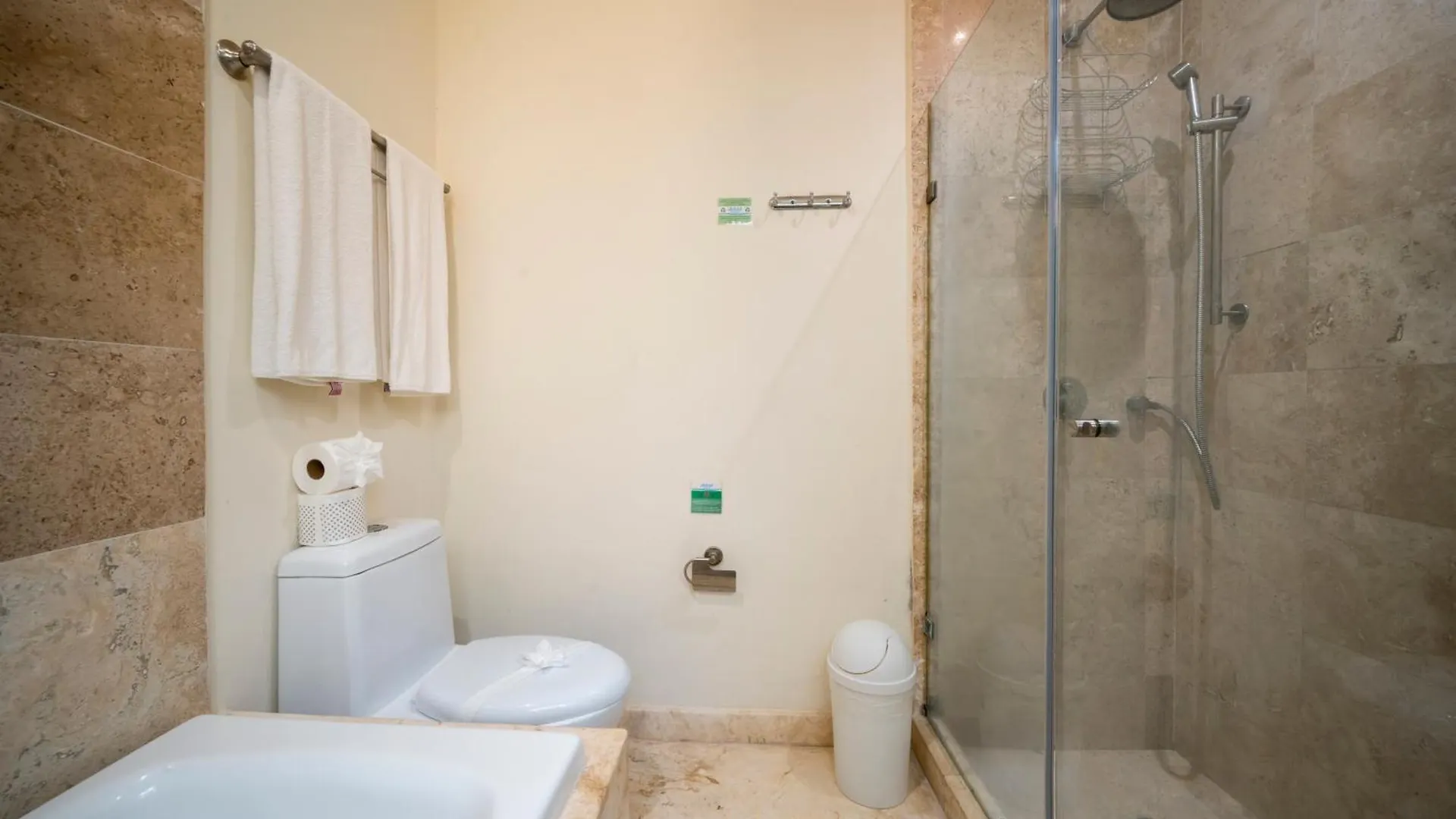 Condo Surf 301 - Luxury Oceanview Beachfront With Gym - At El Faro Condos Playa del Carmen 0*,